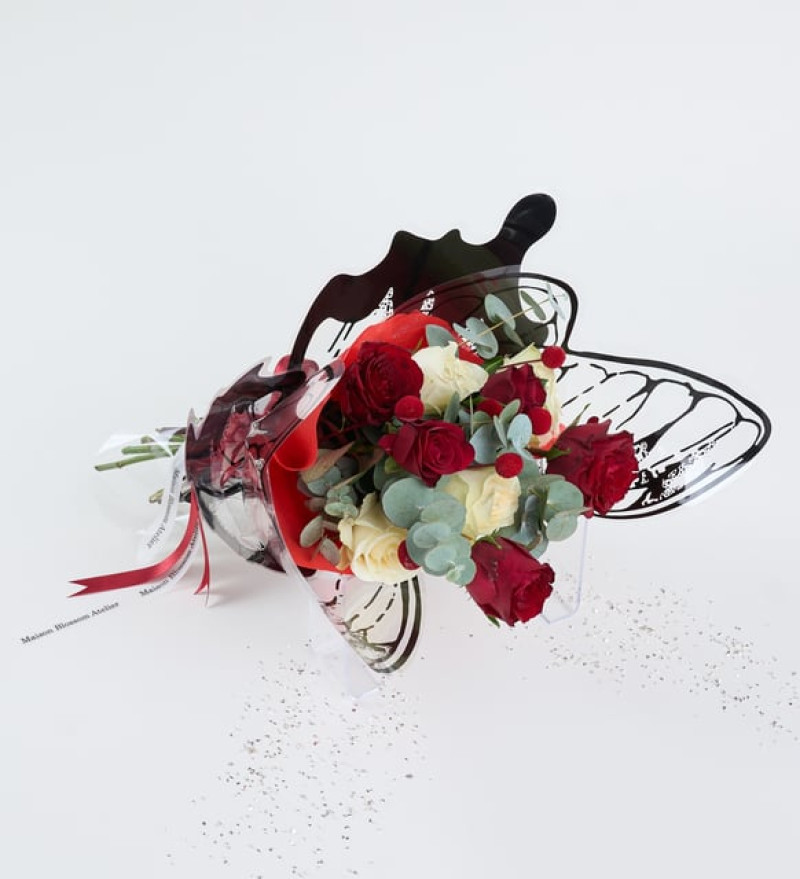 Kelebek Bukette Kırmızı ve Beyaz Güller