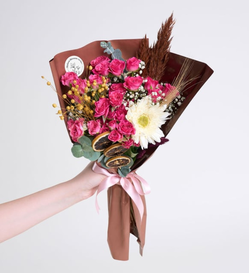 Koyu ve Açık Kahve Bukette Pembe Çardak Güller